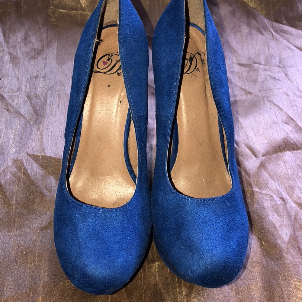 HEART IN D HEELS